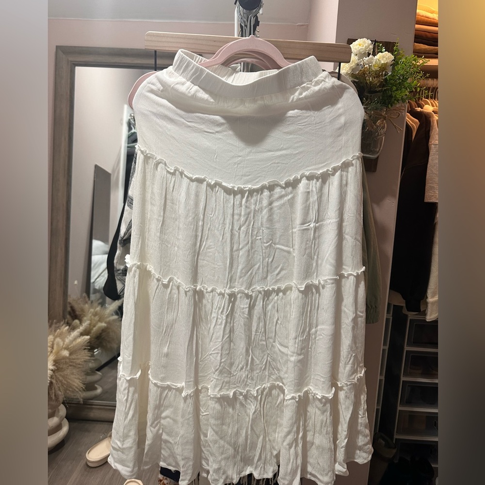 Miriah Maxi skirt white.